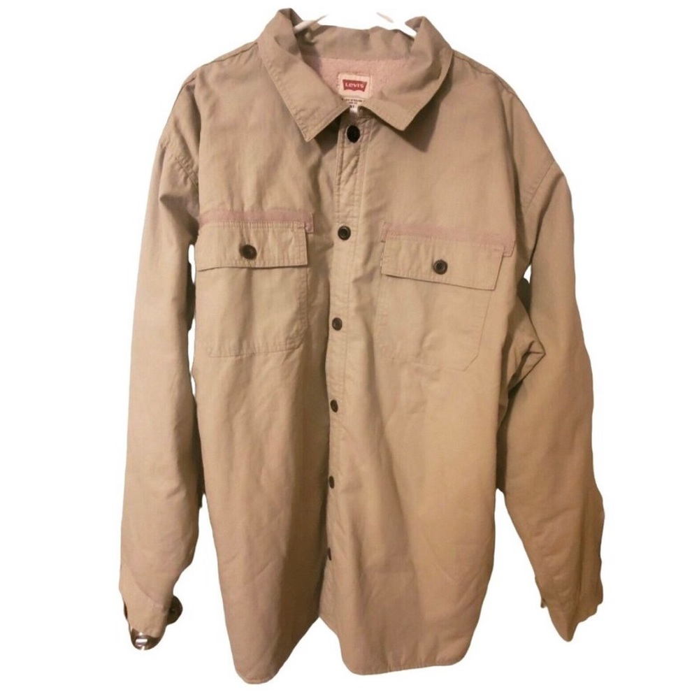 Men’s Levi’s beige fleece lined jacket.